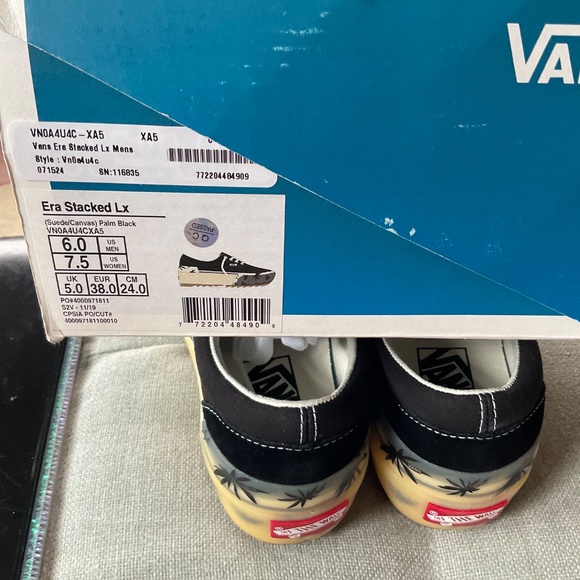 VANS - Picture 5 of 6